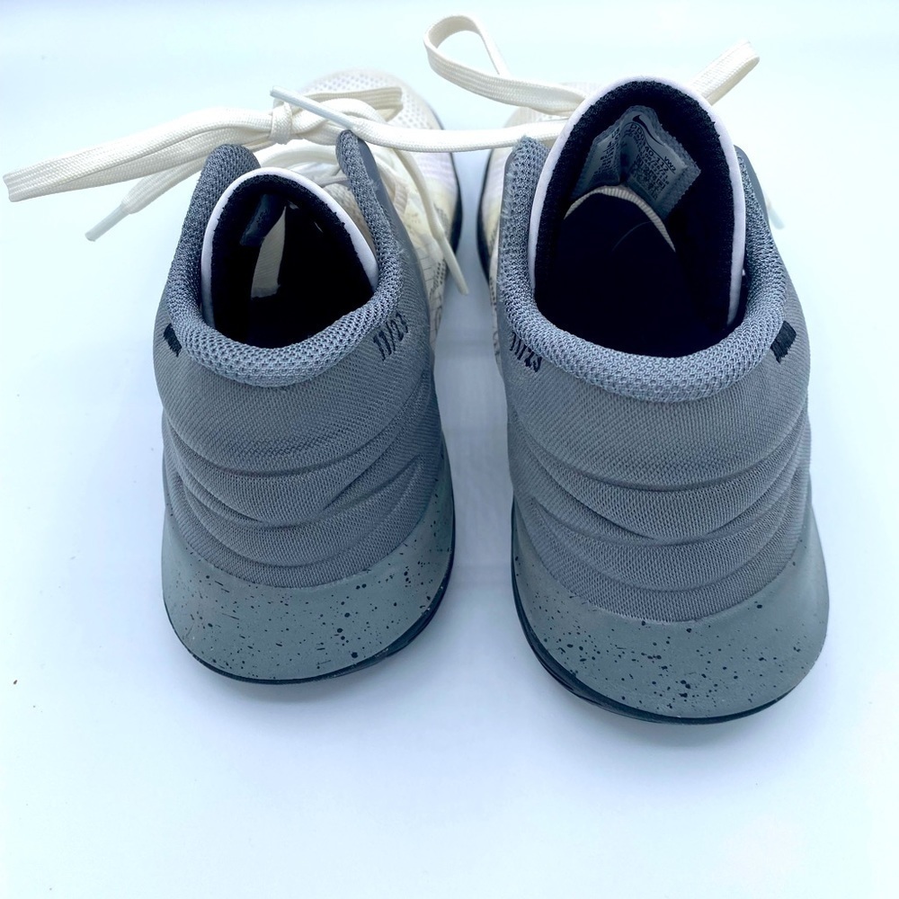 Nike Kyrie Flytrap V (GS) - Size 4.5 - Picture 3 of 5